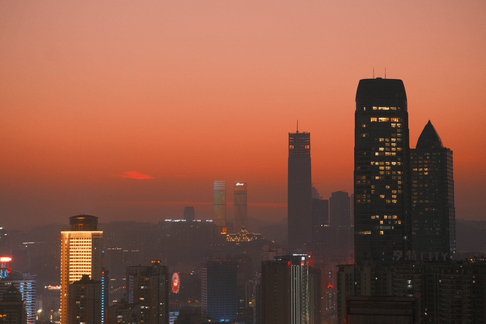 来贵阳看一场日落 贵阳东山寺的日落与夜景