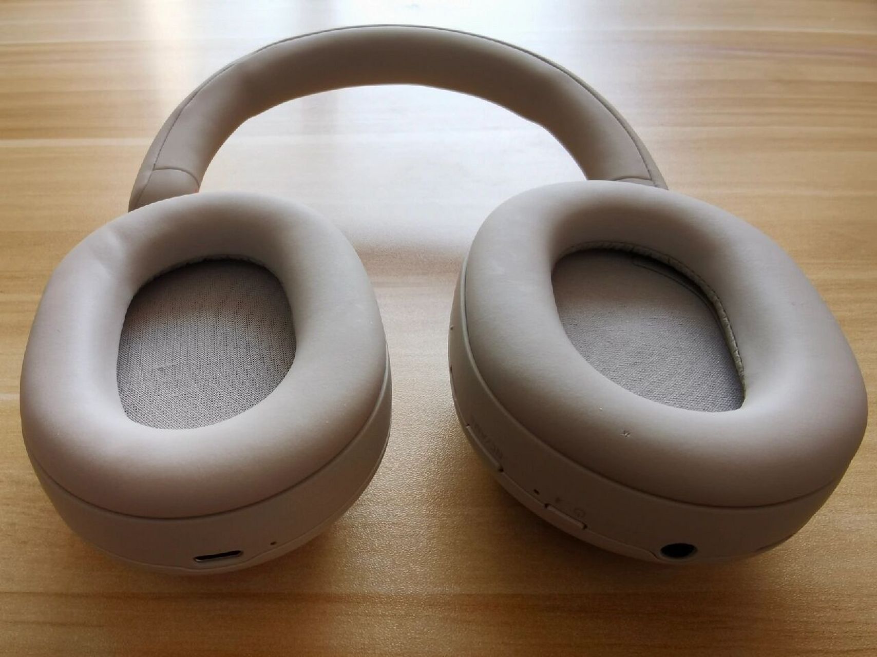 索尼wh-1000xm5蓝牙耳机   nw-zx706播放器 由于家里有了宝宝,需要一