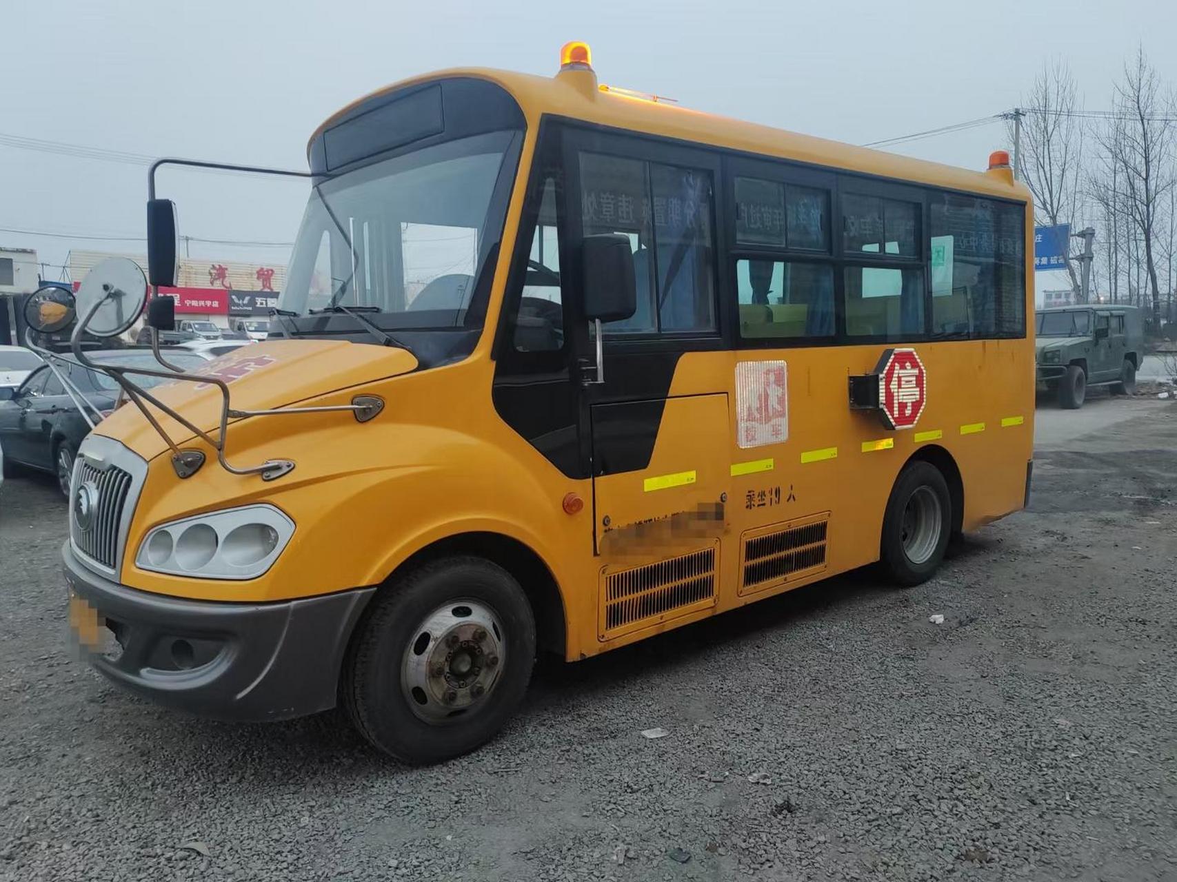 宇通19座校车,车况太好了,跑了七万多公里,五十铃柴油发动机