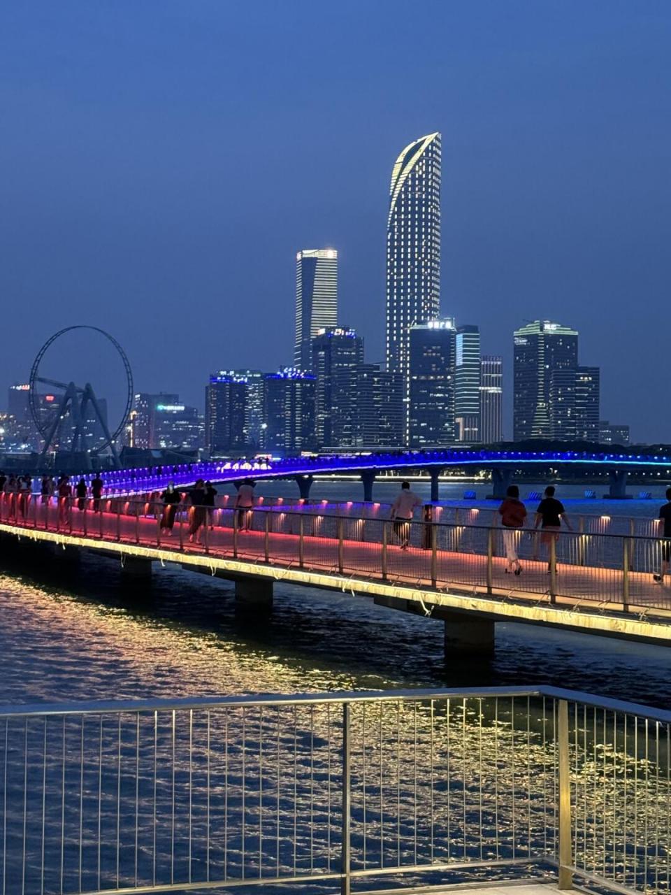 金鸡湖步道夜景图片