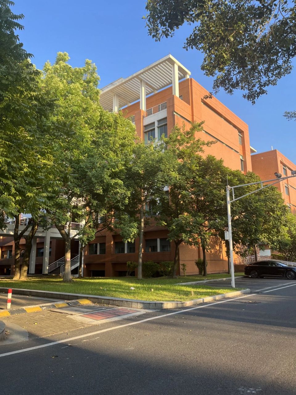 华南理工大学(大学城校区) 华南理工大学地处广州,是直属教育部的全国