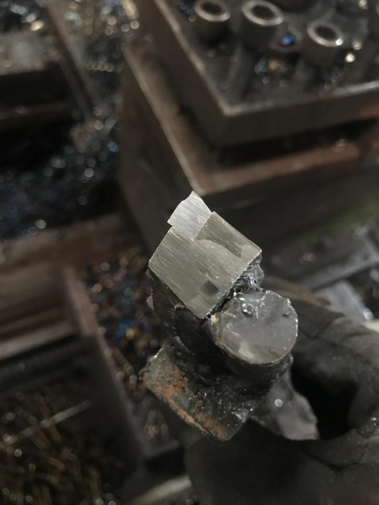 正所谓人不可貌相刀不可只看样子美丑好用耐用试过就知道
