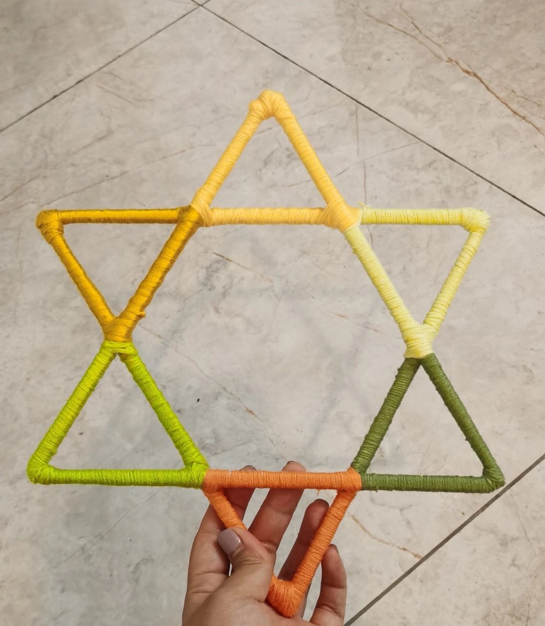 环保创意 用筷子,毛线,纸壳,超轻粘土做的风铃完成啦