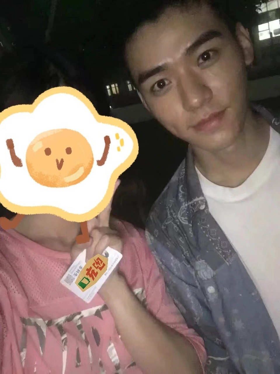 龚俊16年和素人的自拍合照# 还是帅的!#龚俊和素人合影旧照