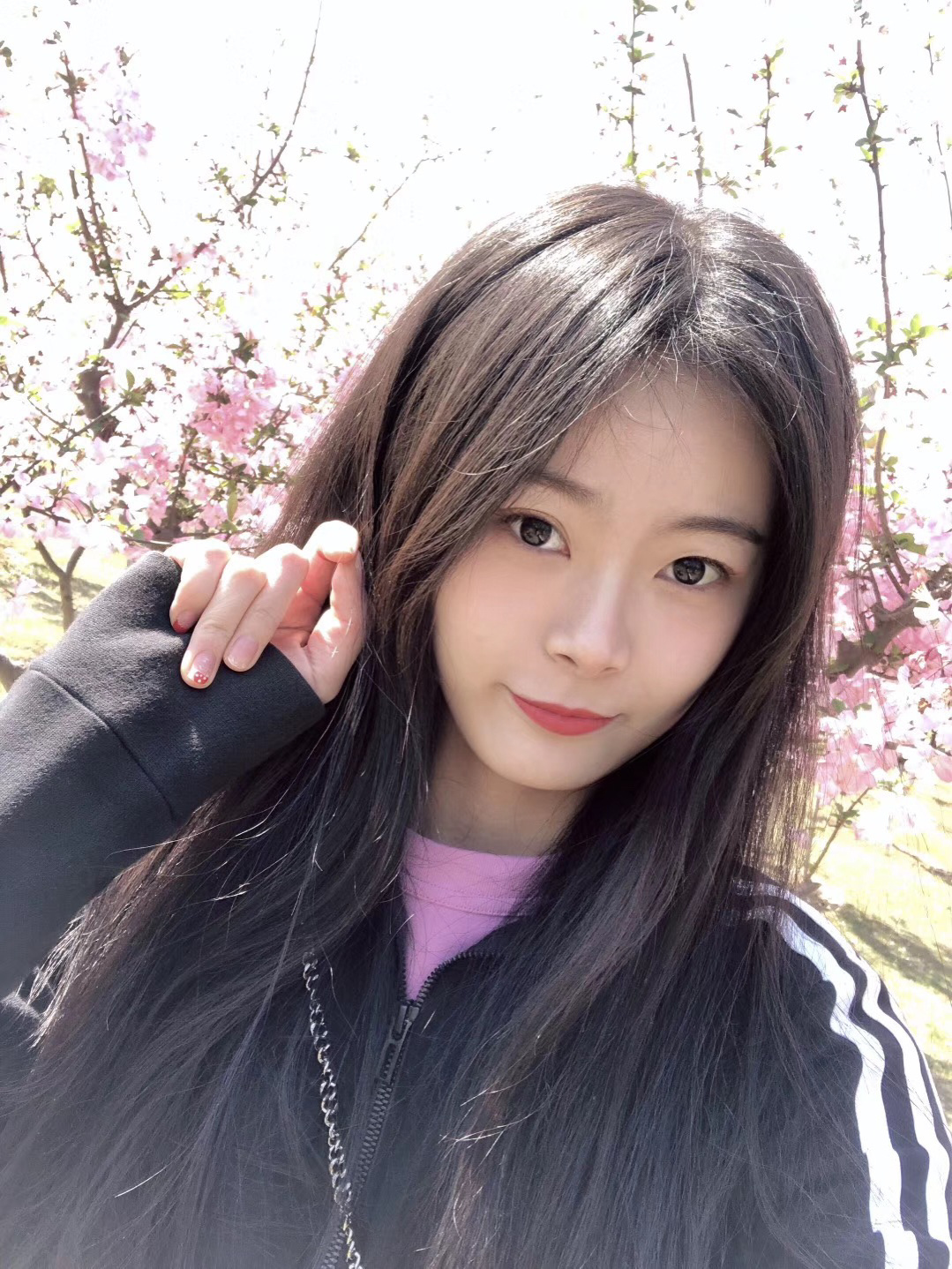 20岁小姐姐照片女生照片普通人20多岁素颜生活照20多岁20岁真实照片20