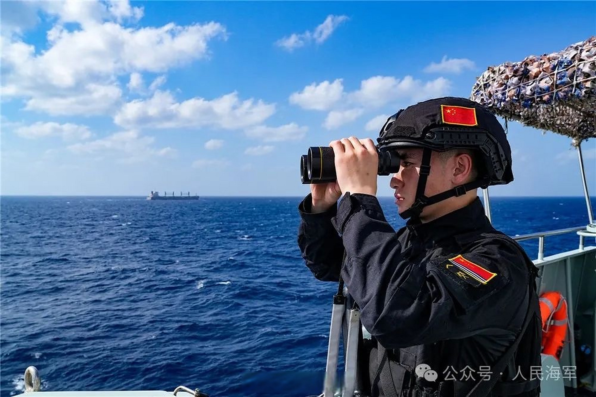 【海军第45批第46批护航编队在亚丁湾分航】当地时间3月4日,海军第45