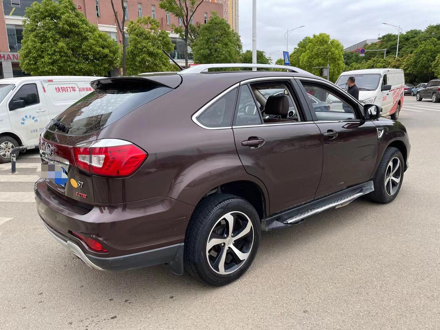 比亚迪s7     2015年8月上牌2015款比亚迪s7 旗舰版最高配,7座,排量