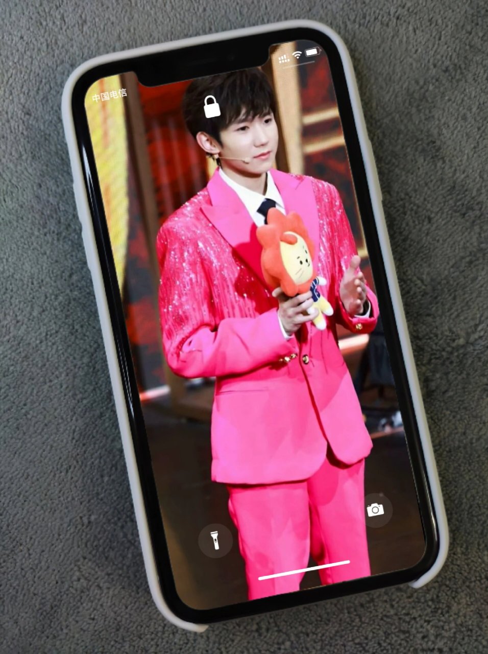 王源和莱阳合照壁纸让我看看那个小汤圆没有 王源和莱阳合照壁纸,让我