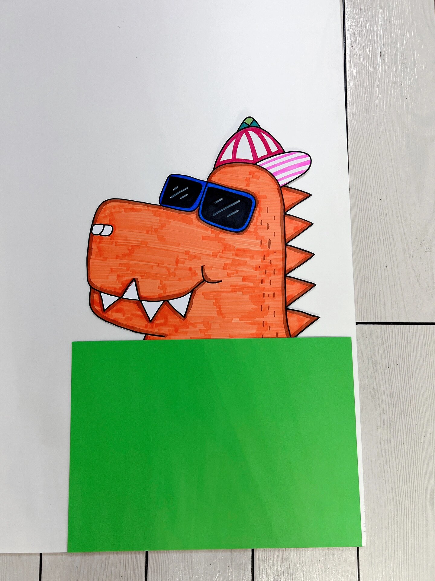 秋游 班牌 动物园 鳄鱼 手举牌