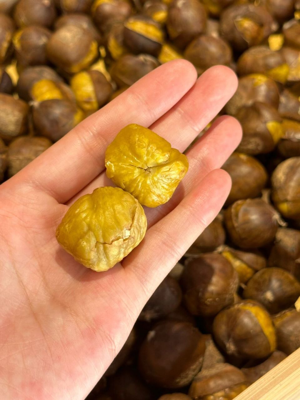 在菏泽|这个果子有点神秘啊 99万达广场的一家店,他家刚出锅的 板栗