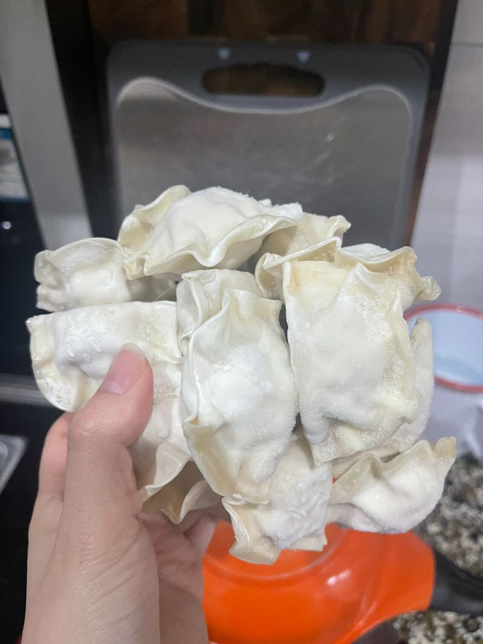 饺子黏一起了 就很尴尬 	 全部粘一起了,集美们,有啥法子嘛