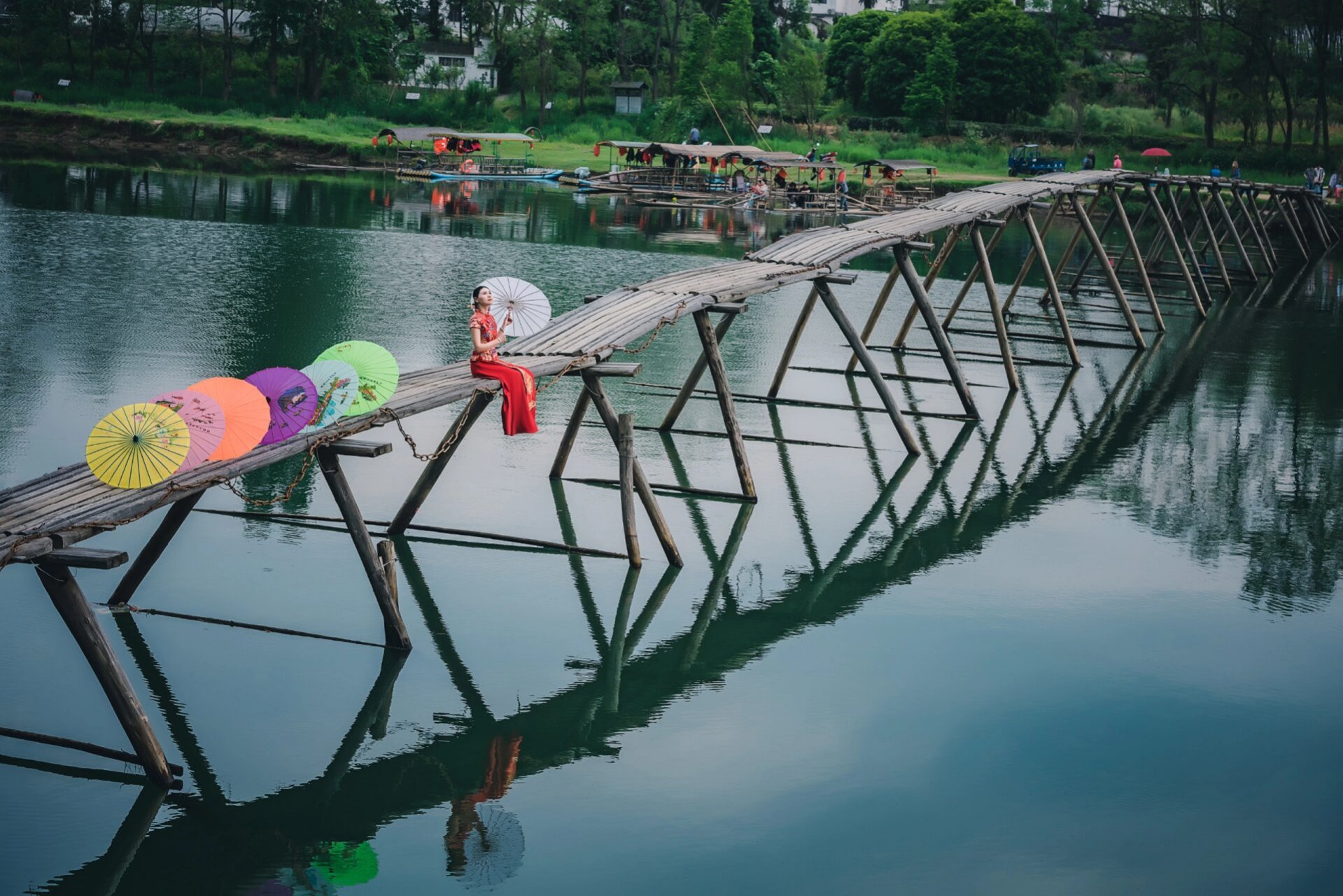 漳村板凳桥 婺源当下最长的板凳桥位于思口漳村,是中国最长的板凳桥