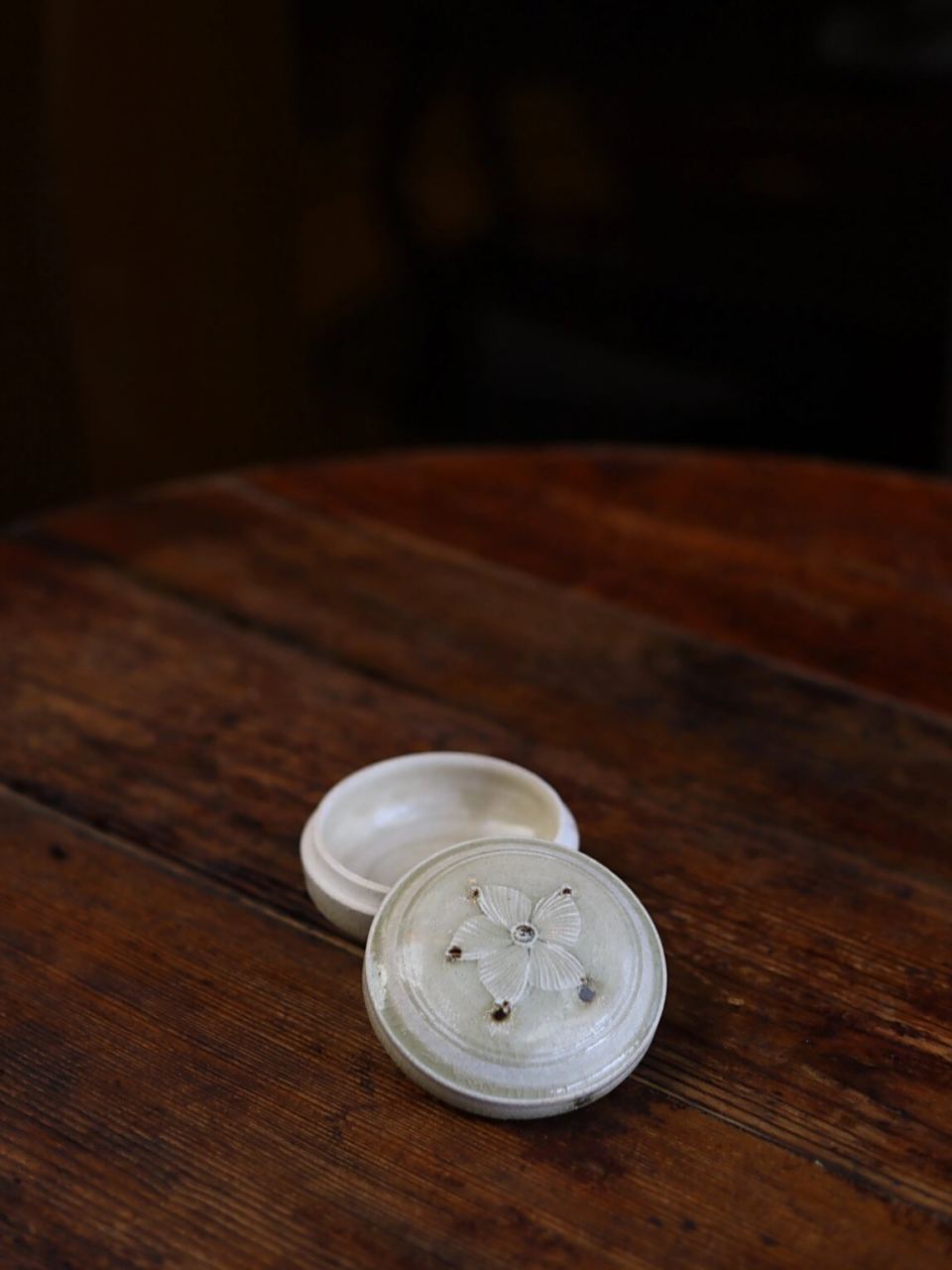 粉盒|古代小姐姐最爱的单品 非常漂亮的唐代相州窑粉盒,通体青釉带黄