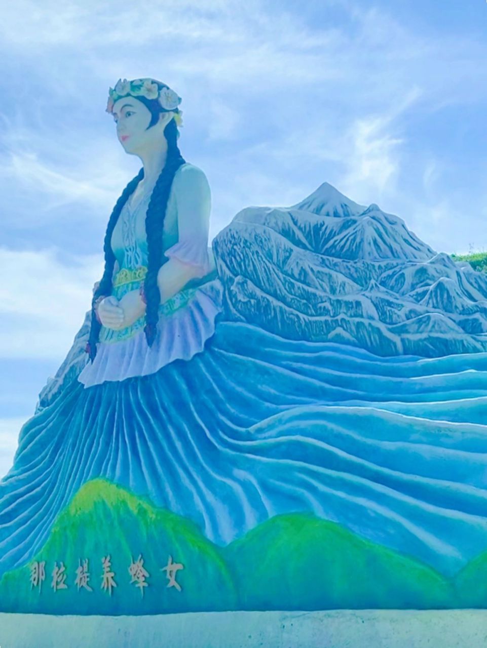 新疆那拉提养蜂女雕像 新疆那拉提养蜂女雕像