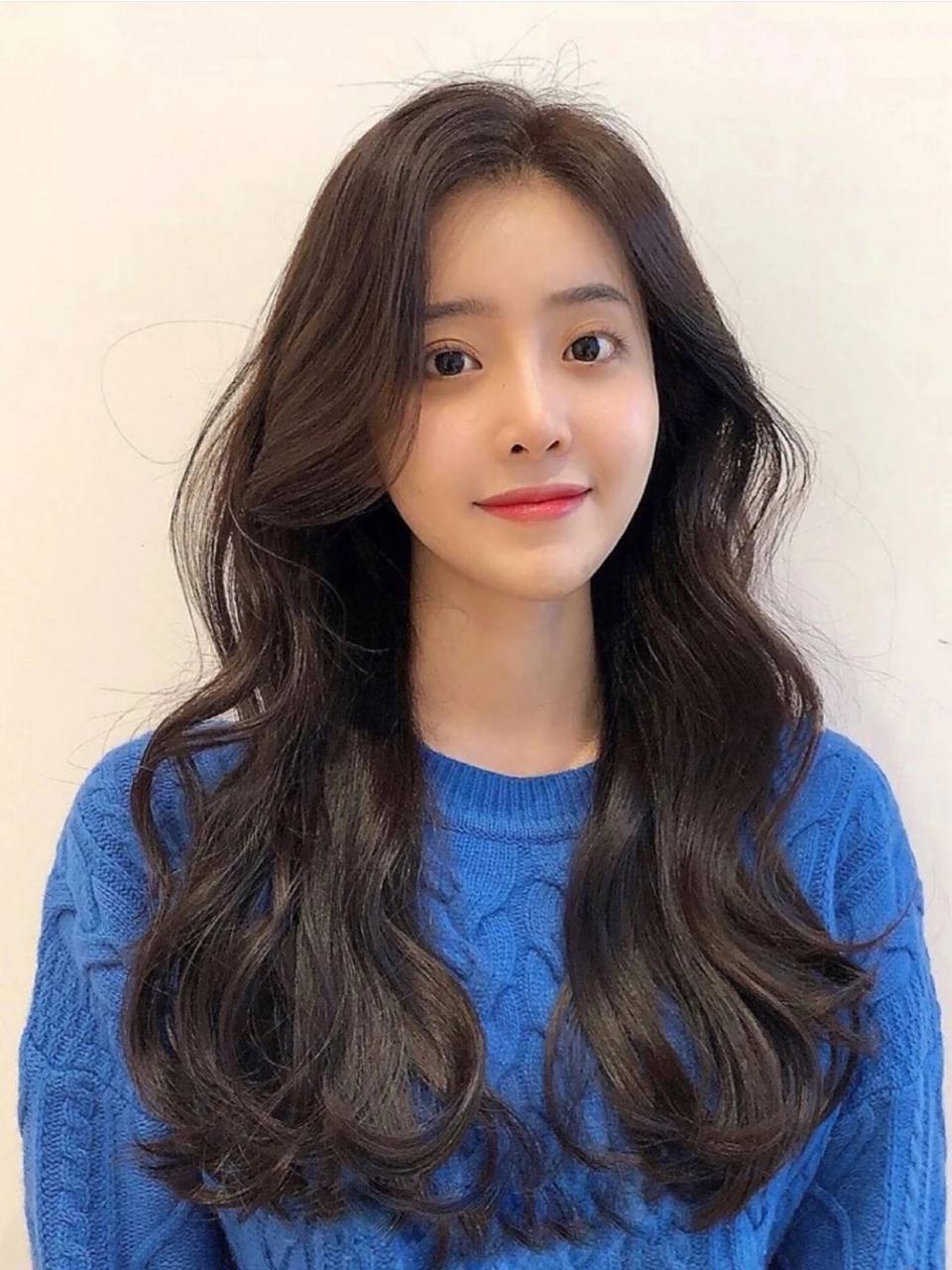 又温柔的烫发,完全不会老气的卷发～~自然蓬松充 满空气感～~对于发量