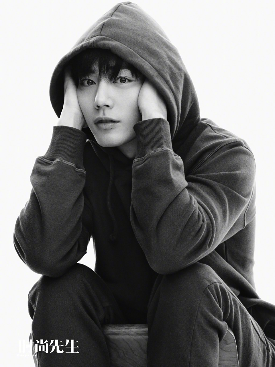 #肖战黑白高级感大片# 优越的颜值就是可以驾驭任何造型 这套好居家温