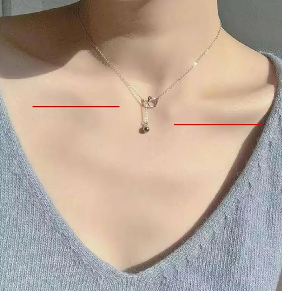 如果发现两边锁骨凸起不一样高,常见原因有三个:姿势问题,先天发育
