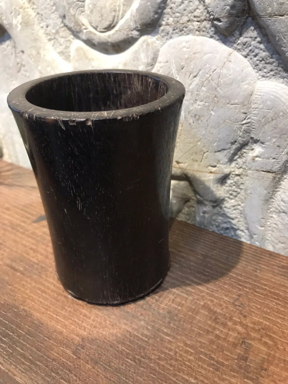 明代紫檀小笔筒 明代紫檀盈握小笔筒,源头无修,原始皮壳,格局高雅