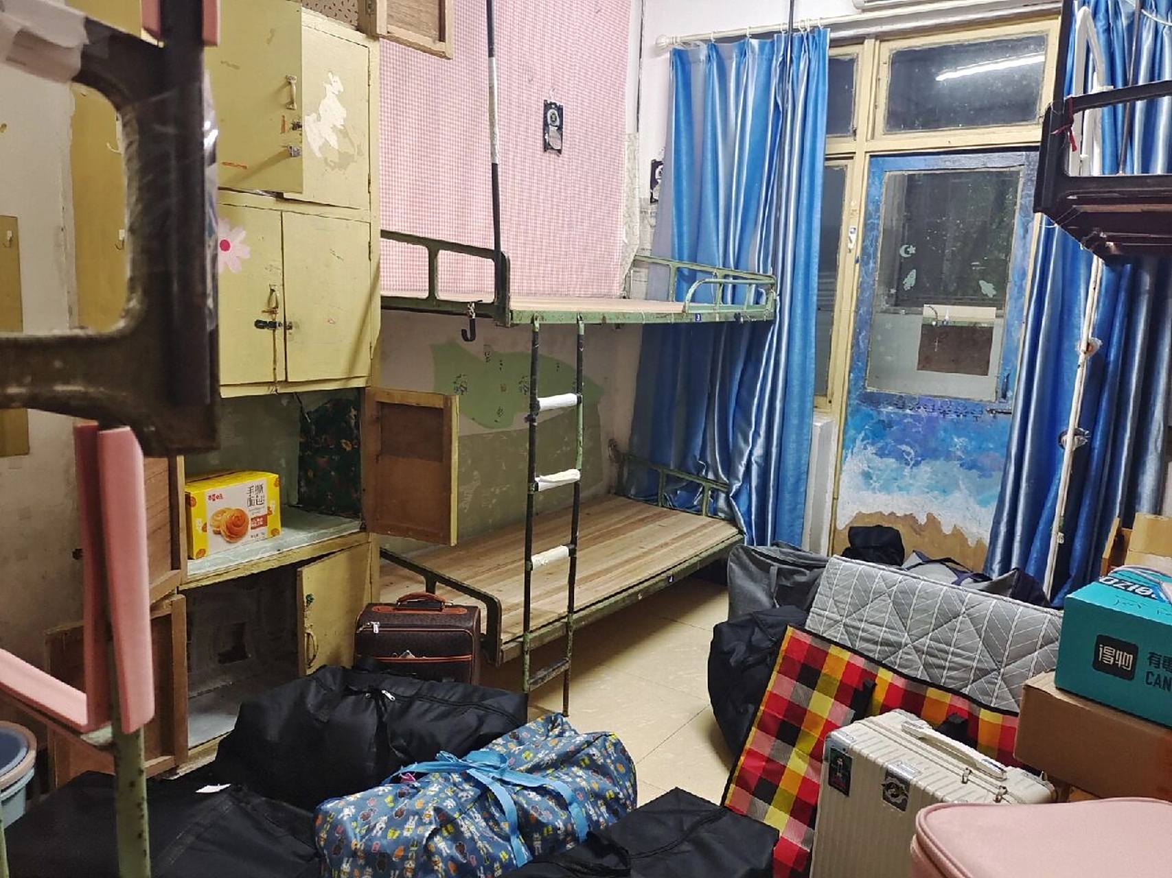 挑战全重庆最差大学宿舍 哈哈哈哈哈哈哈哈哈哈永远不要来重庆工商