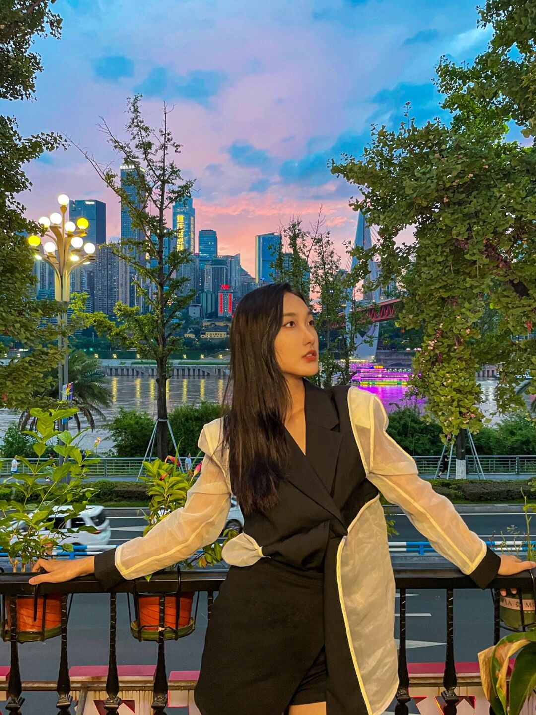 穿越1988百年洋楼里承包整个重庆夜景 来重庆总要吹吹