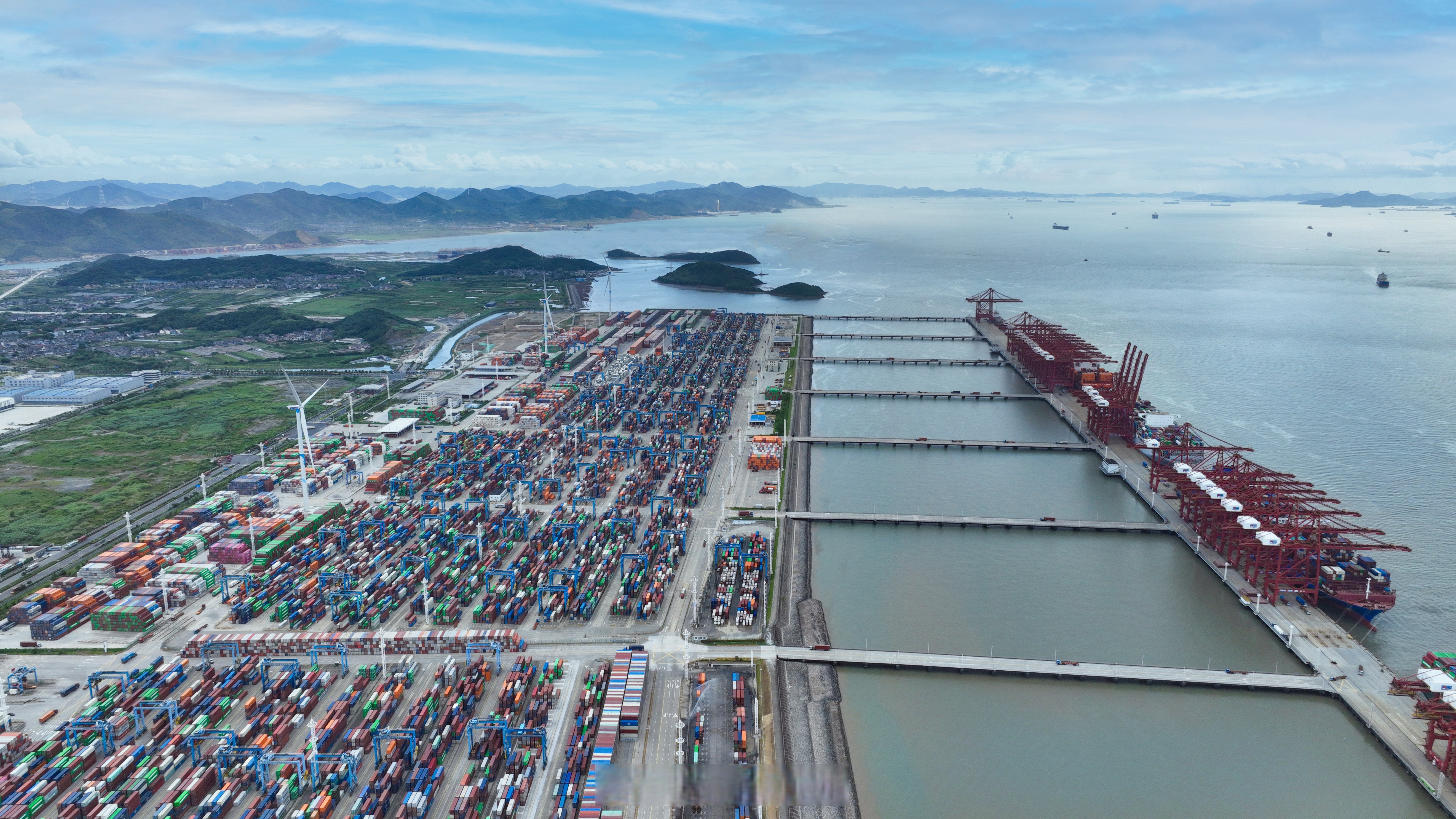 7月15日,浙江省人民政府批复,同意宁波舟山港梅山港区集装箱码头6号至