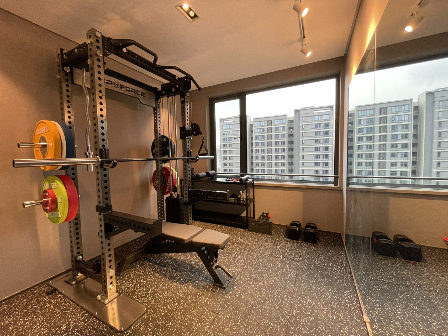 家庭健身房清单 房间尺寸约3*3米,合计花费18226r 基础装修为地垫镜子