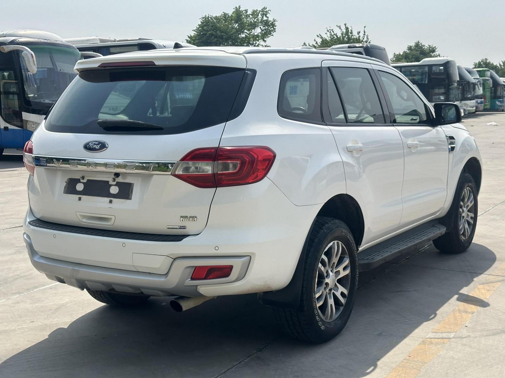 福特撼路者2.0t四驱豪华7座,非承载车身的越野车,指导价31.