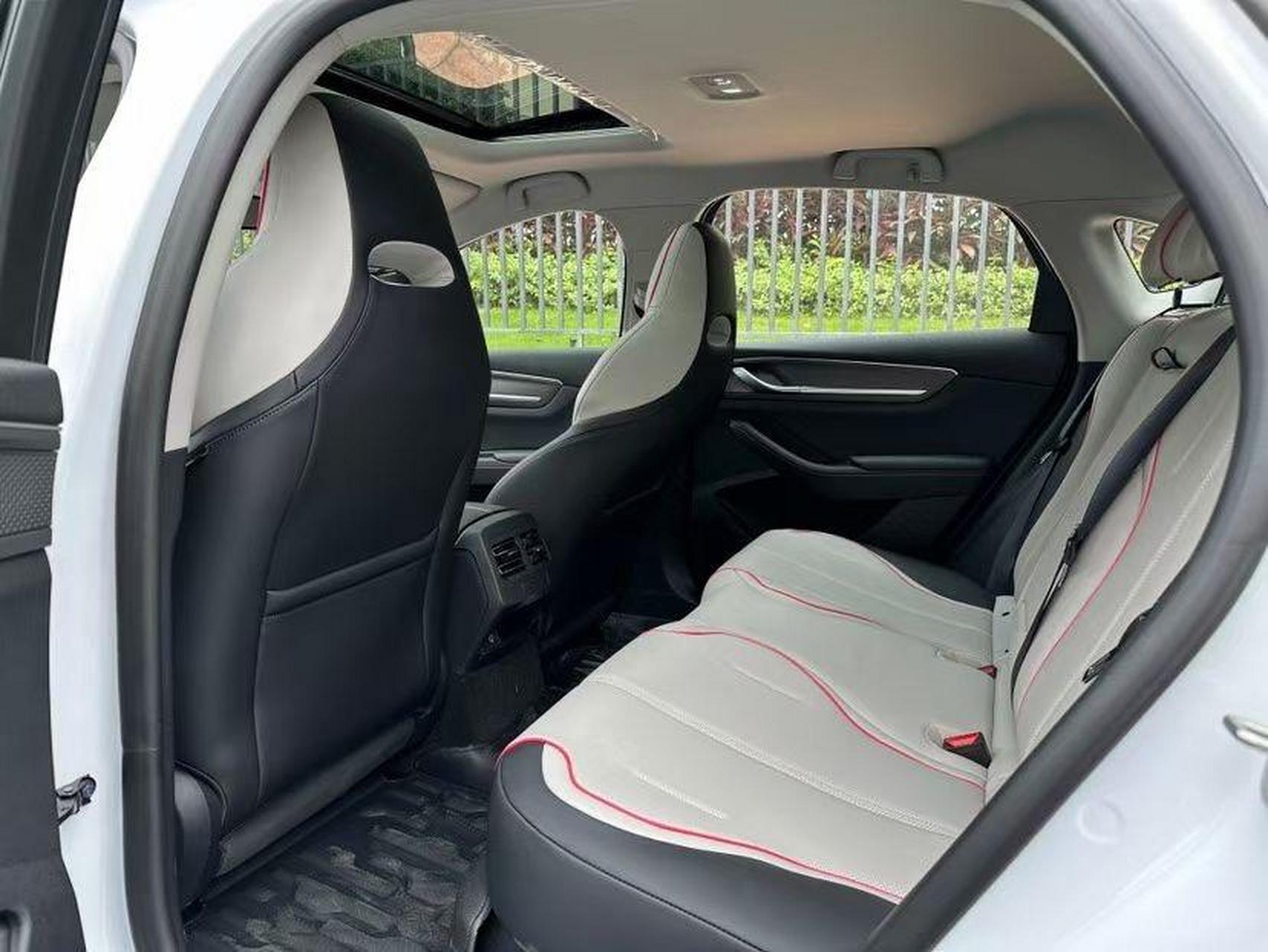 23年6月比亚迪驱逐舰05 油电混合 裸车上路18万多 1.