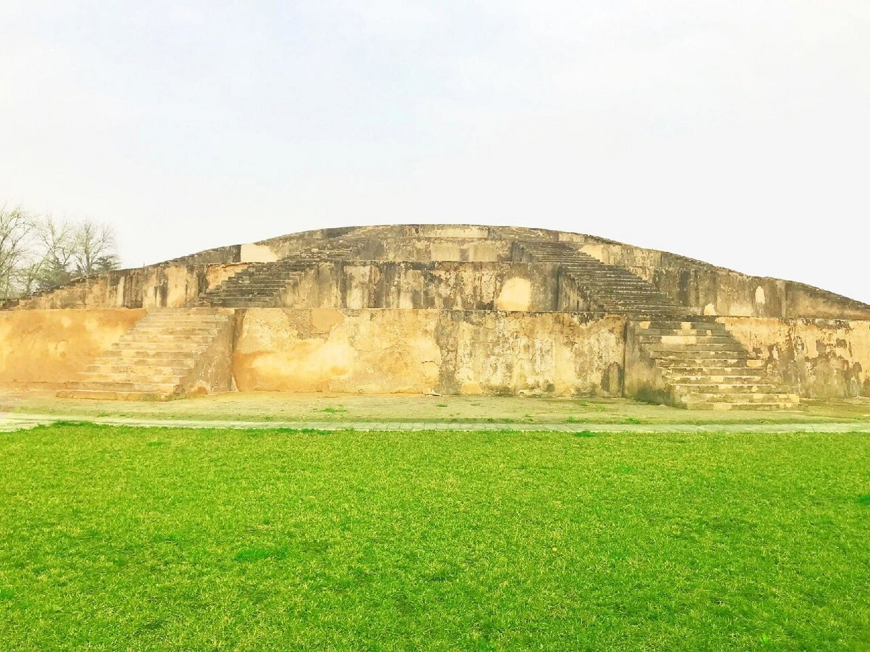 西安城南隋唐长安天坛圜丘遗址公园 西安天坛始建于隋文帝开皇十年