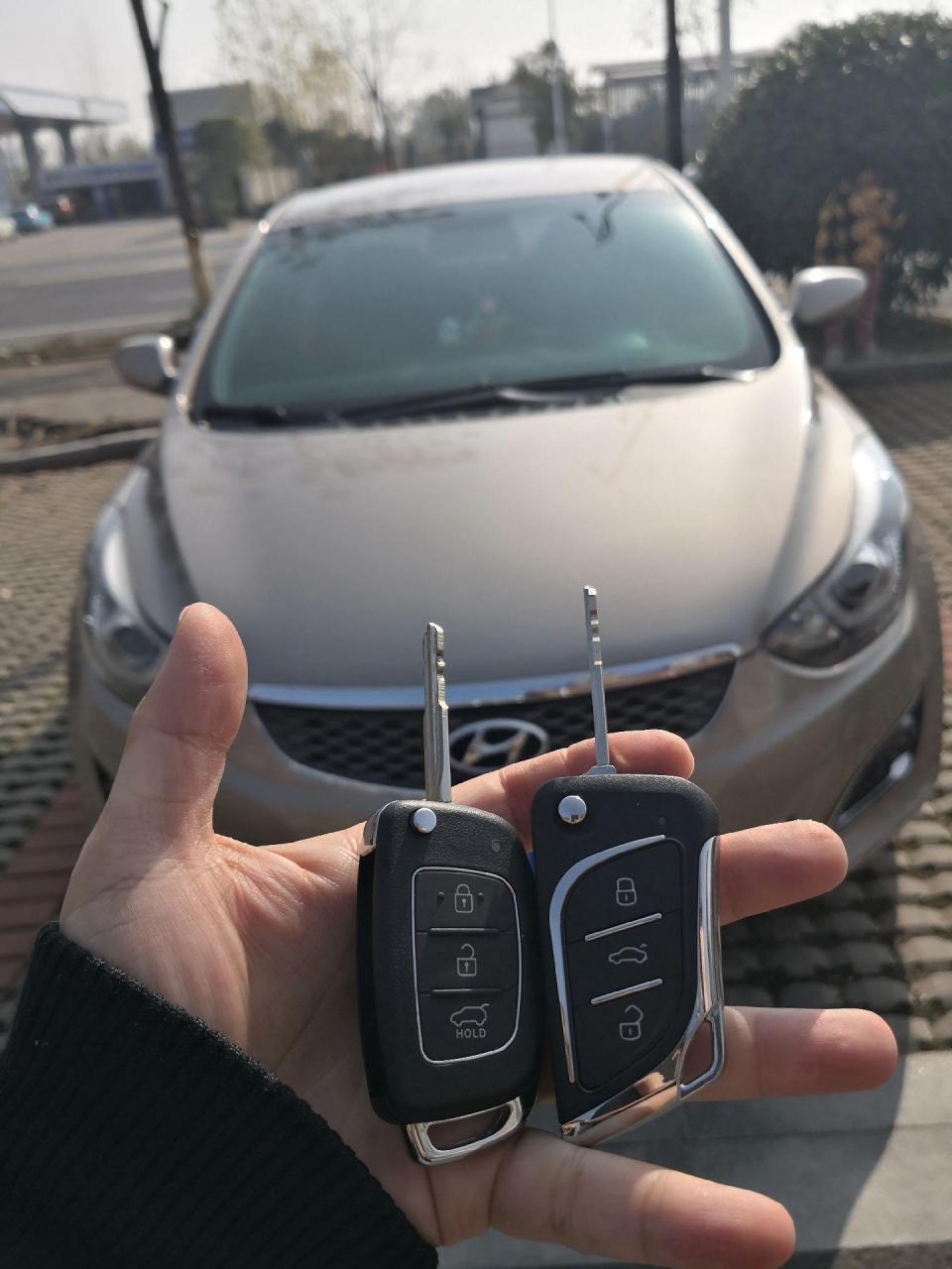 2016年现代朗动增配一把遥控折叠钥匙