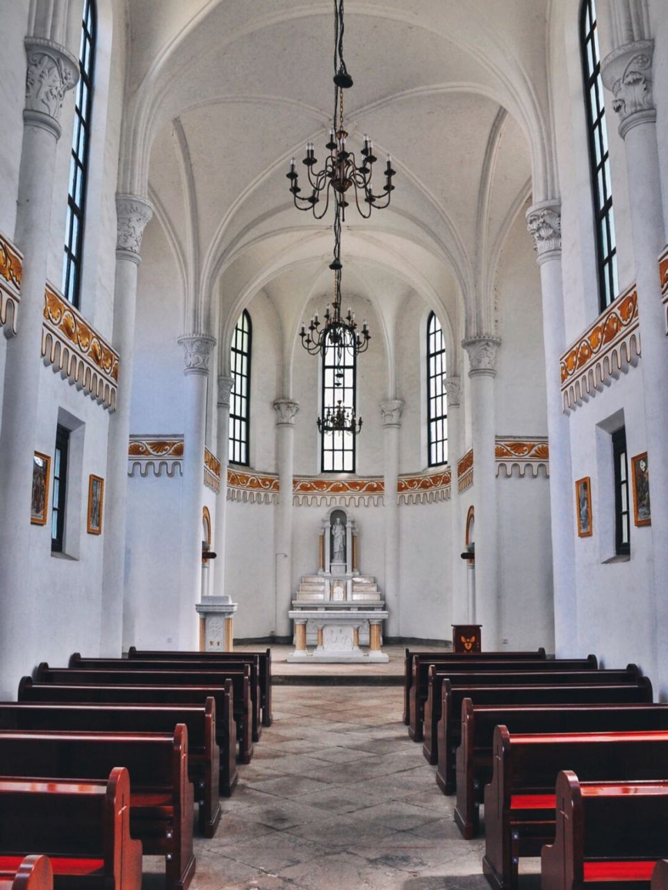 慈母堂为重庆南岸慈母山,建于清宣统三年(1911年),由法国天主教川东教