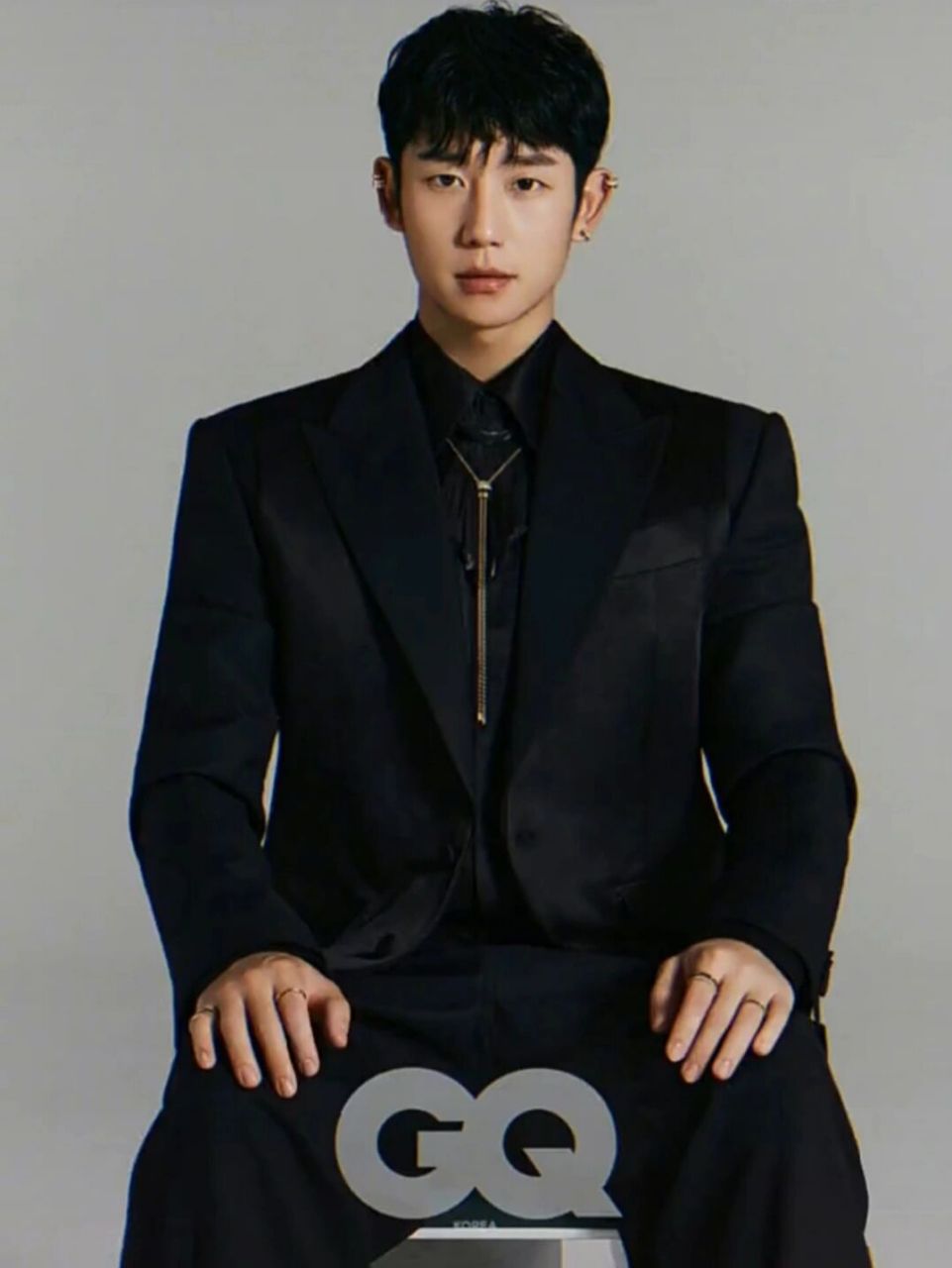 看腻了丁海寅的奶狗形象,那就来看看他的酷帅版吧!