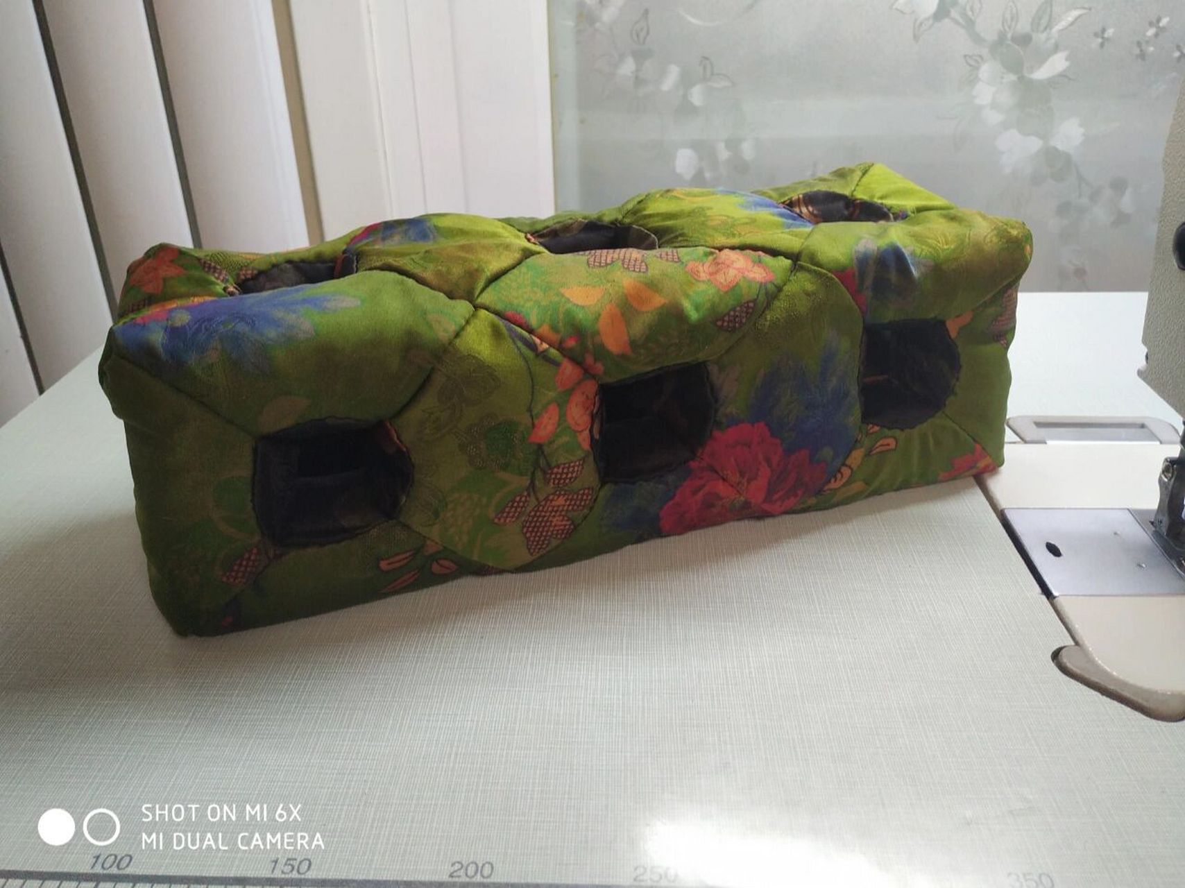 十四孔玲珑枕～ 上好的花萝香云纱,每一片都烫了真丝衬,一针一线缝一