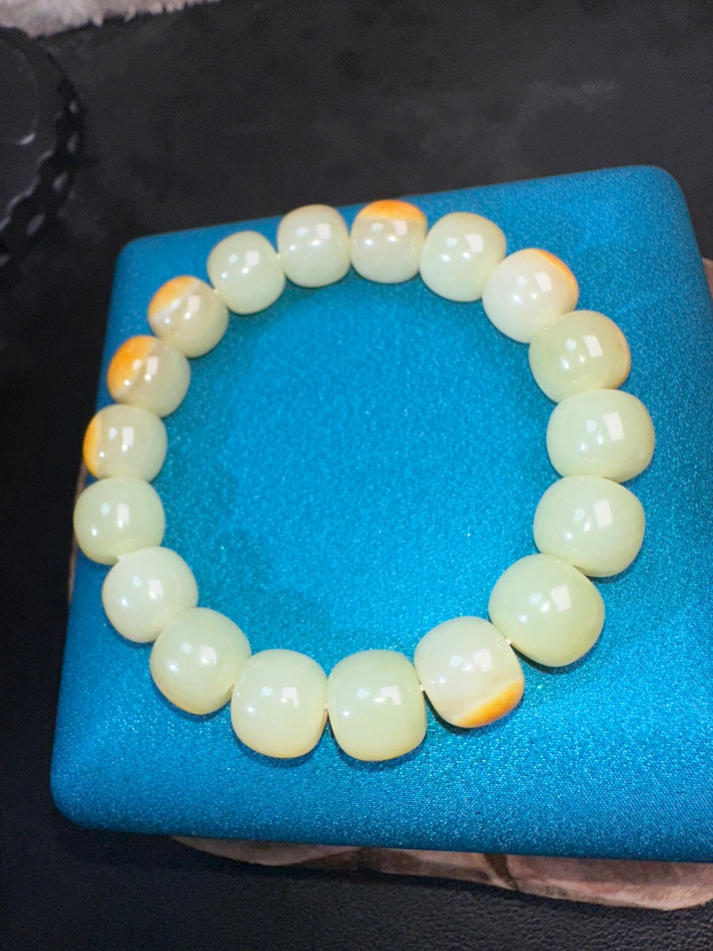 黄白河磨玉手串 黄白河磨玉手串 料净无黑 超高油脂度 颜色明亮 手工