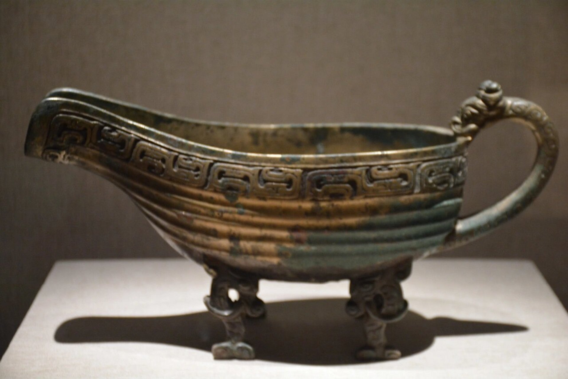 古代人的精致日常|洗手器—青铜匜,青铜盘 p366青铜匜(yi二声) p4