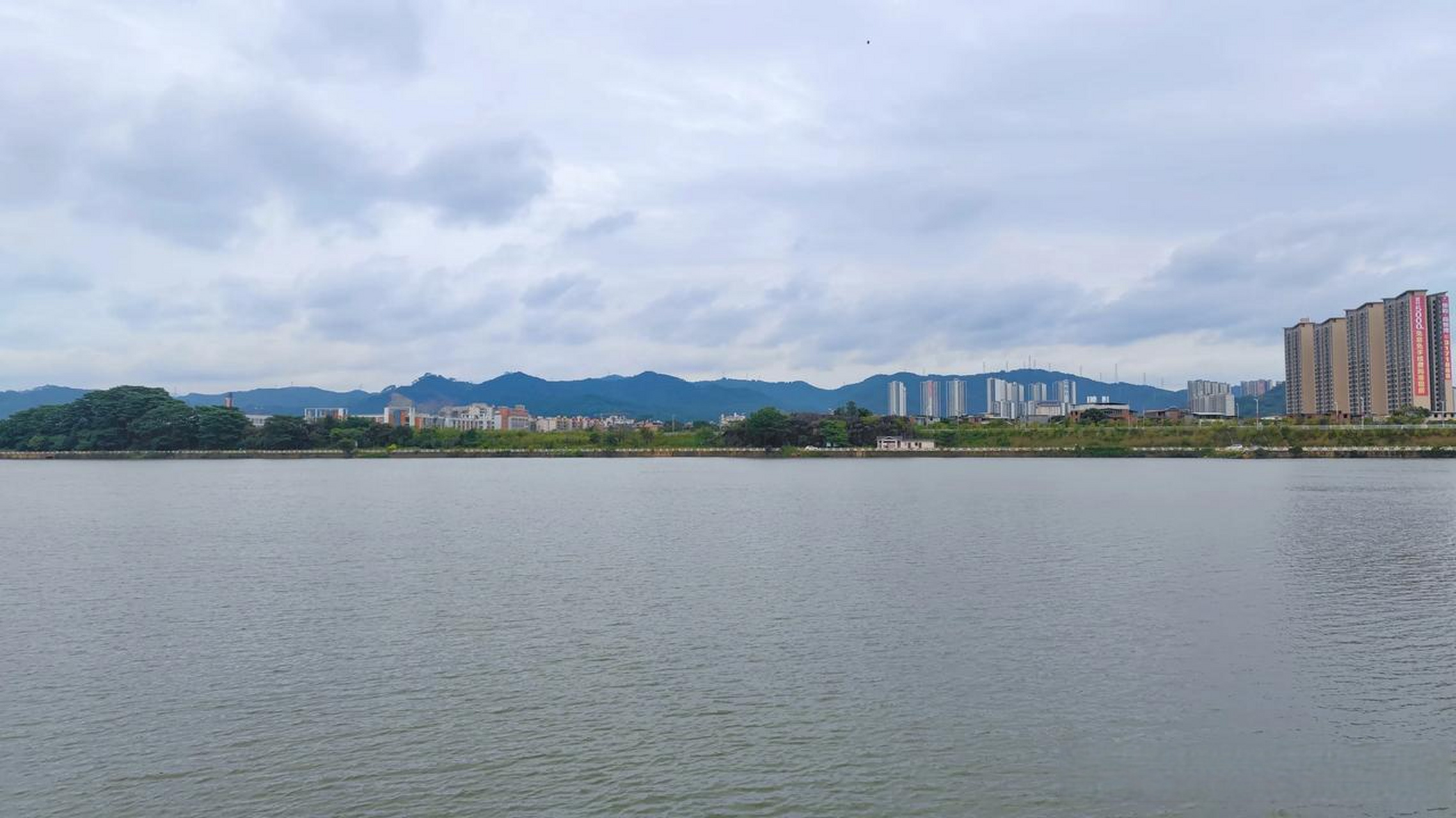 河源东江湾公园的一线江景,不是一般的美!