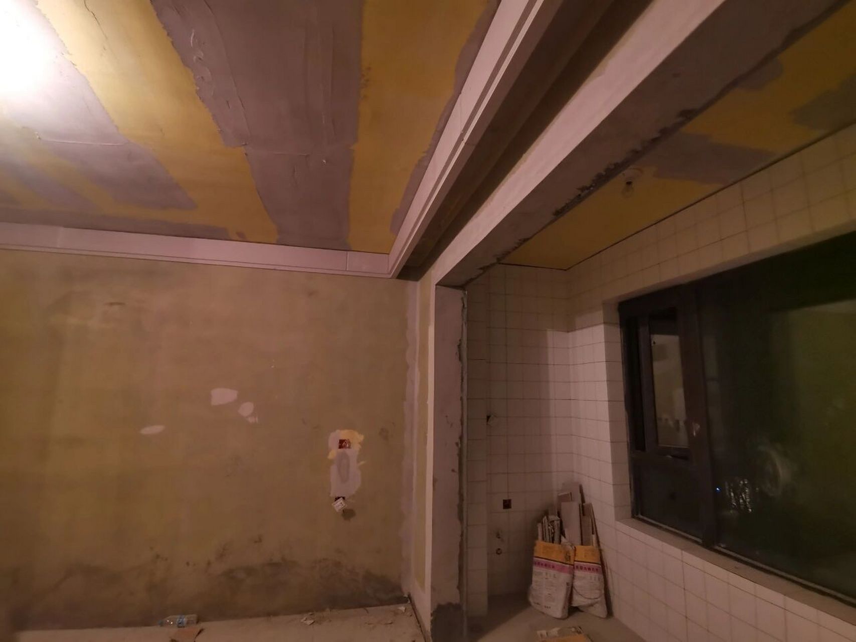 石膏板双眼皮吊顶 客厅简单做了一个造型,比原来打算的走一圈角线好看