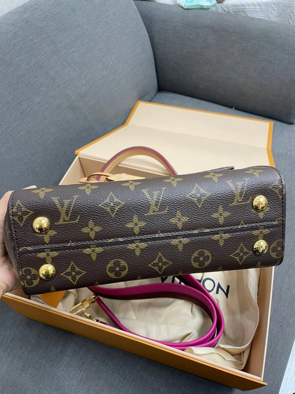 lv/路易威登 clunybb克鲁尼 lv/路易威登 clunybb克鲁尼 配有肩带