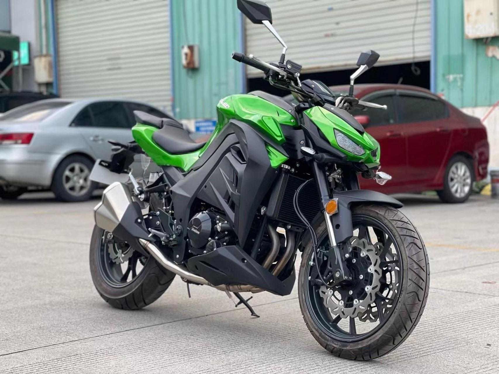 嘉爵n19 全新库车处理,两台都是21年4月份出厂的车子,该车配备:双缸