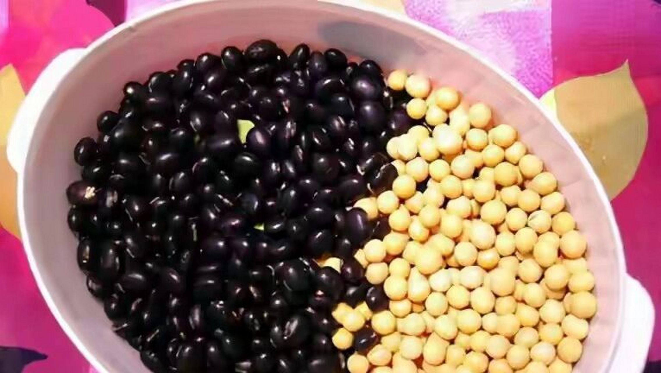 肝爱绿豆:清热解毒 降肝火,滋肝阴:从中医学角度来看,绿豆有降肝火,滋