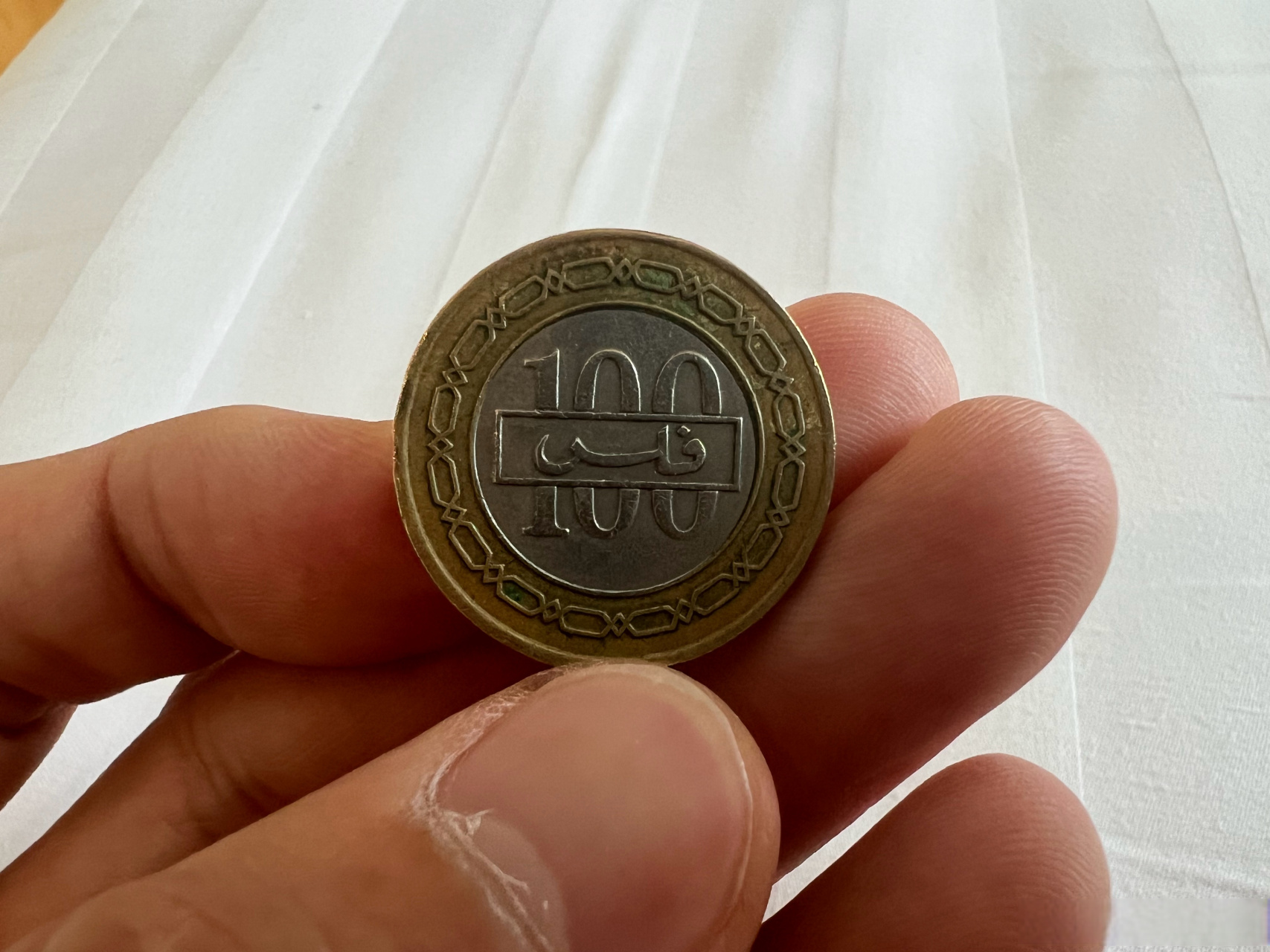 巴林的货币还是比较有特点的,他们有1/2元,上面印的图案是巴林的f1
