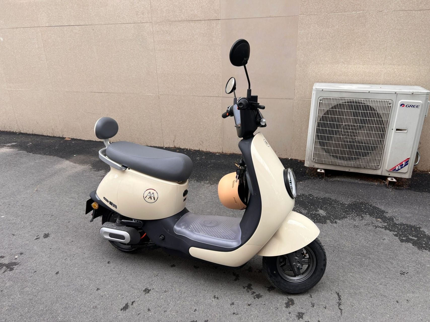 爱玛引擎max 时光 实物比宣传图好看奶咖色太绝了