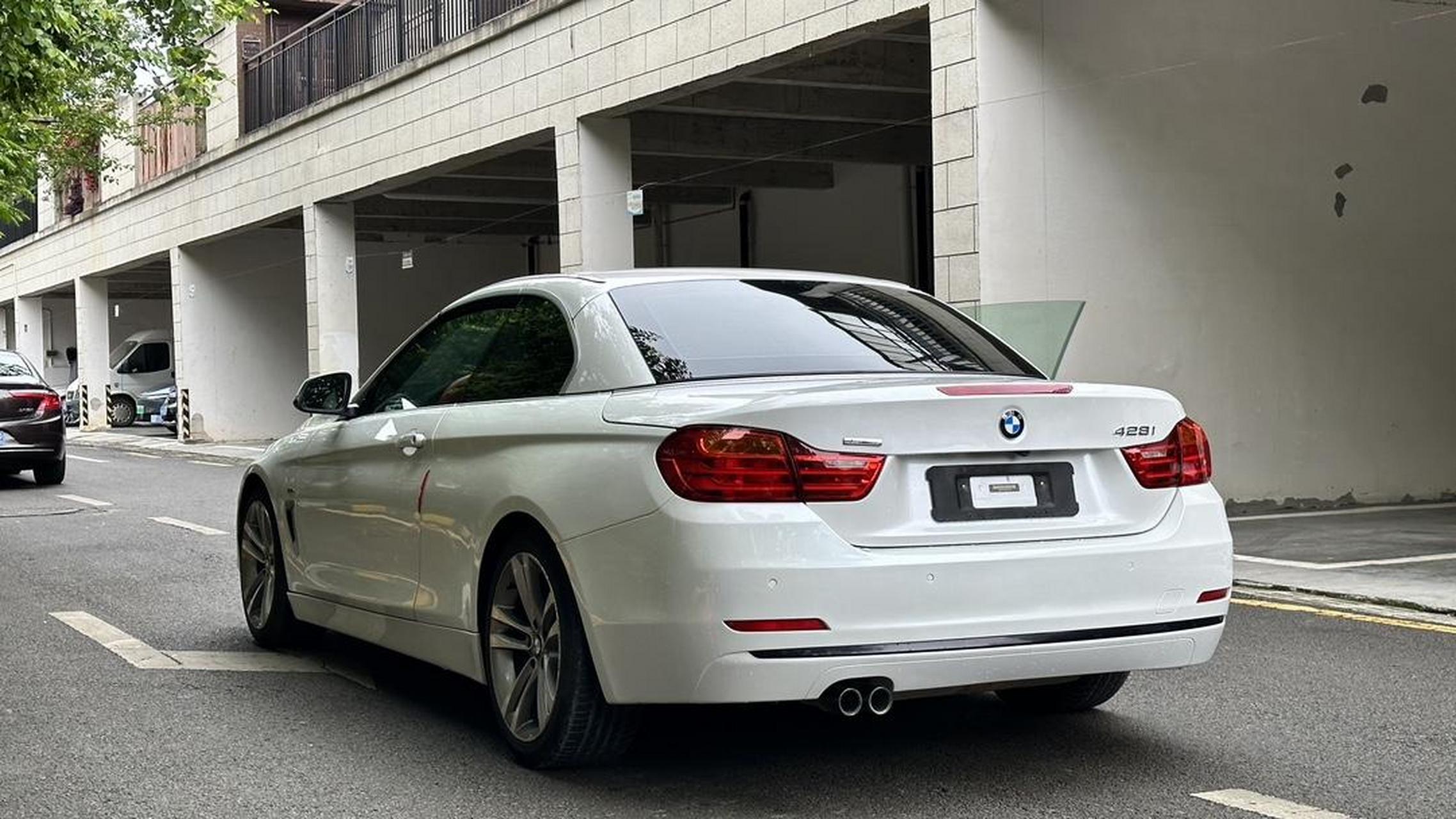 最新到店,14年上牌宝马428i,两门四座硬顶敞篷跑车,2.