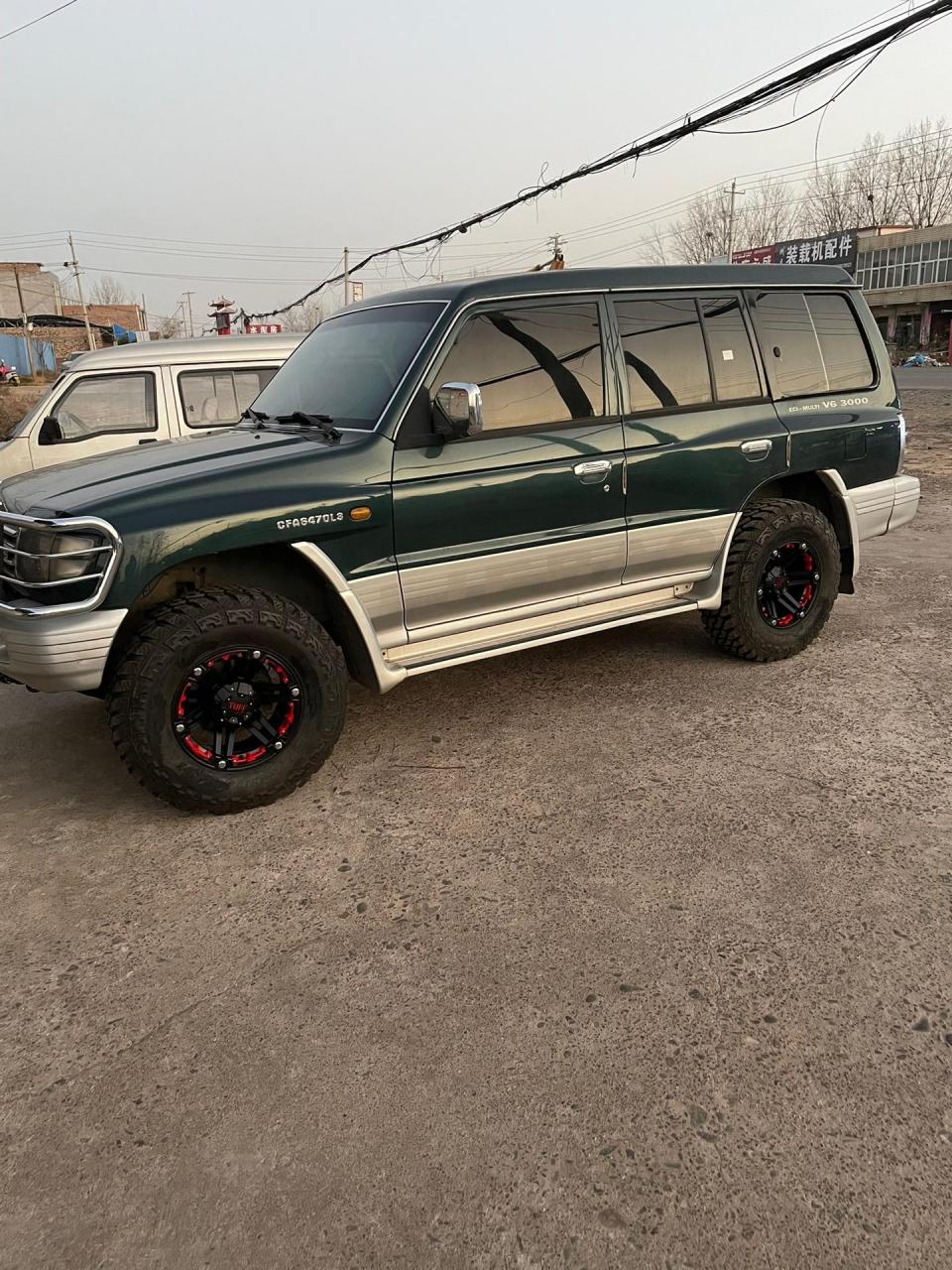 猎豹黑金刚选配16寸负值轮毂,搭配265-75-16mt全地形轮胎!