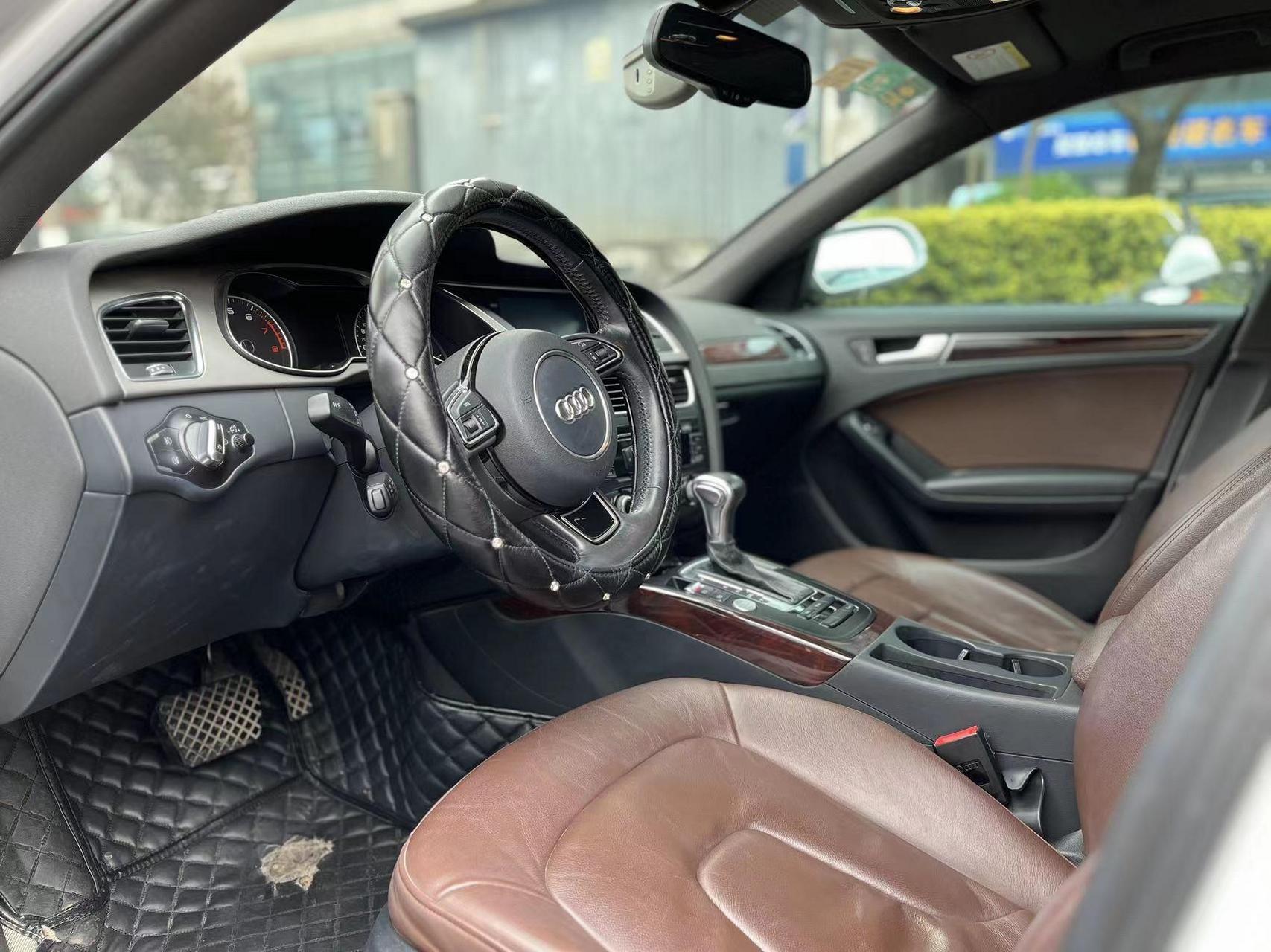 奥迪a4l 三代ea888发动机 罕见外白内棕  多浮式轮毂 彰显商务 一键