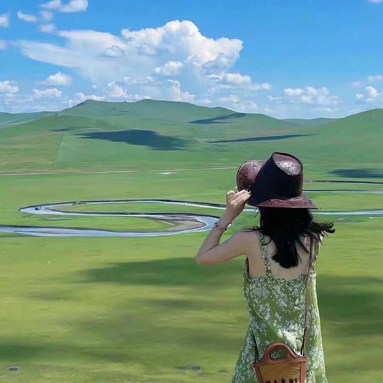 今日分享 | 旅行人女生背影头像95