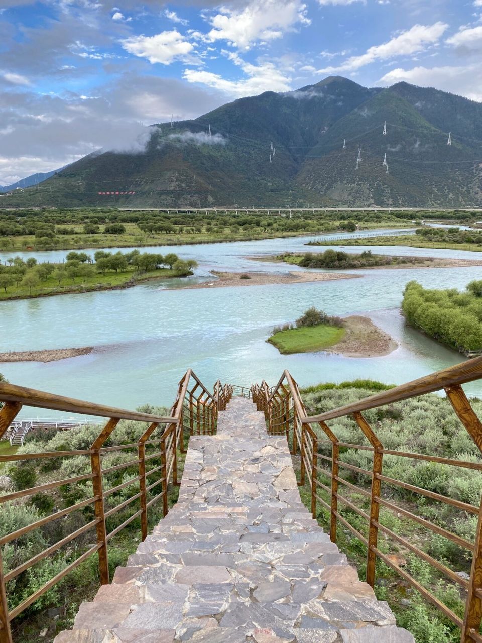 那肯定是缺氧,此处便是吸氧胜地:雅尼国家湿地公园.