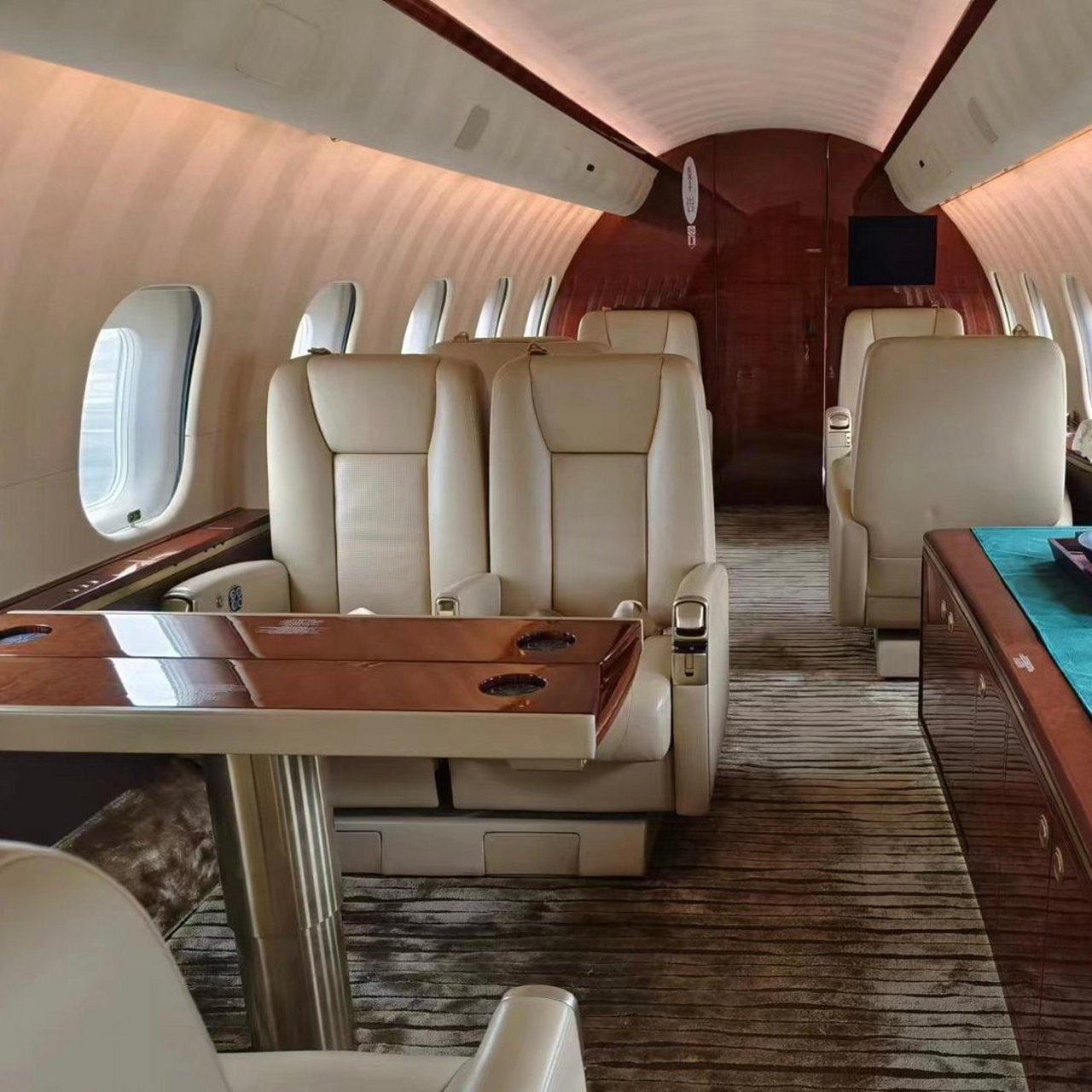 私人飞机五天顶奢之旅 出发日期:04月29日 安缦酒店套餐:￥89880/人