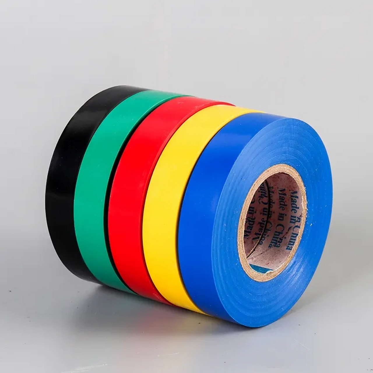 全名为聚氯乙烯电气绝缘胶粘带,又有人称之为电工绝缘胶带或绝缘胶带