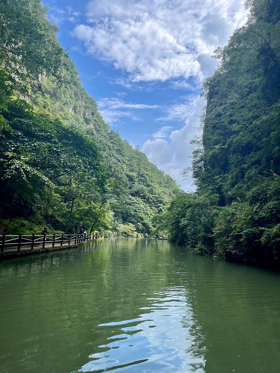 雪窦山风景区 炎炎夏日,带孩子来山里吸吸氧,玩玩水吧.